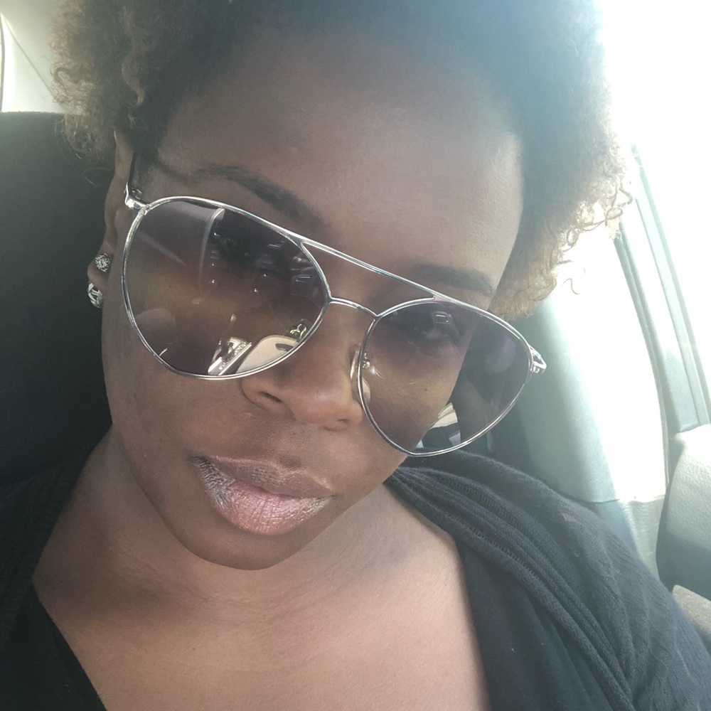 Meet your Posher, Saundra